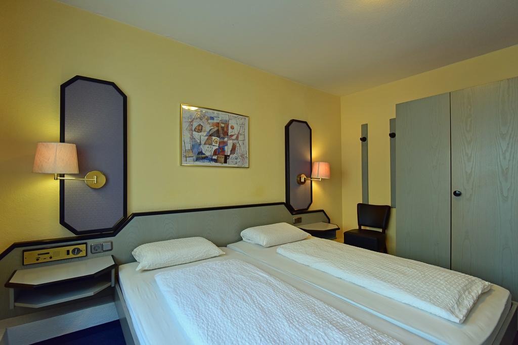 Hotel Wiedenhof ヒルデン エクステリア 写真